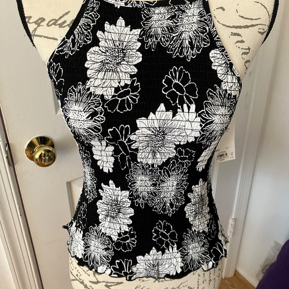 NWT! Cute Smocked Floral High-Necked Tank - Picture 4 of 11